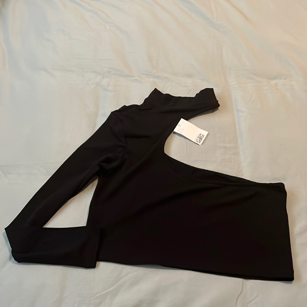 One shoulder top